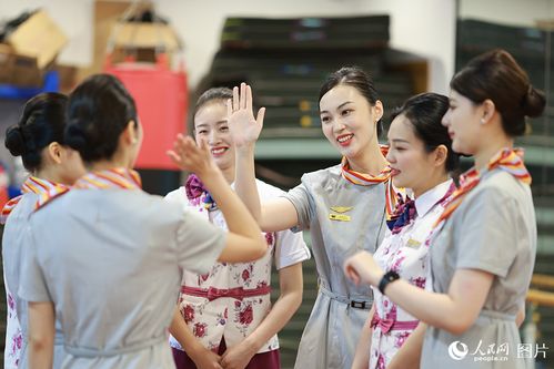 重慶空姐與動姐攜手開展服務禮儀培訓，積極備戰(zhàn)暑運高峰